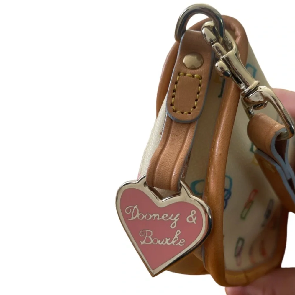 Dooney & Bourke reposhing this